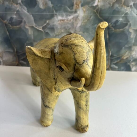 Vintage Crushed Oyster Shell Elephant Figurine 11"x 13" - Picture 5 of 15